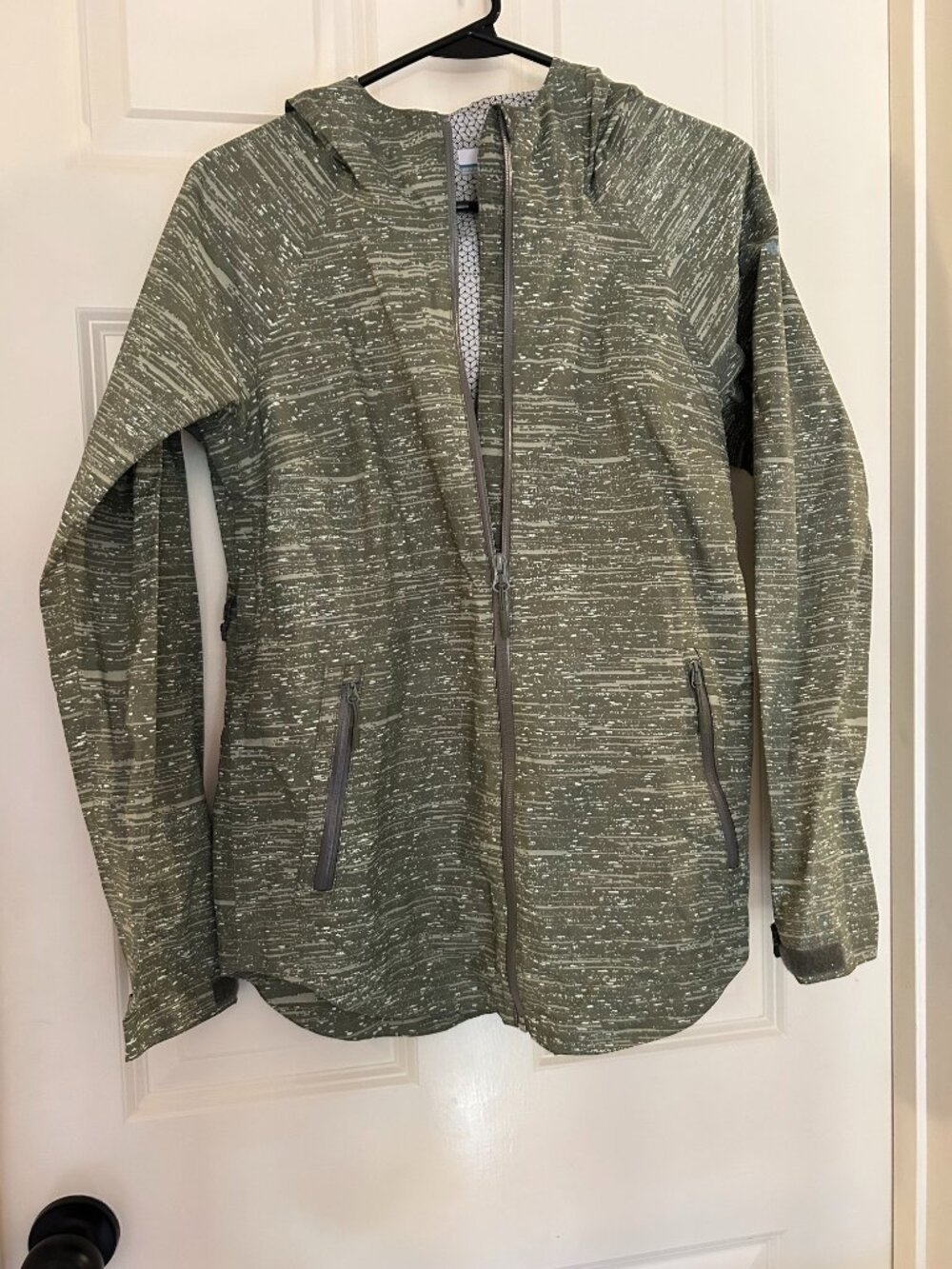 🌿 Columbia Women's Omni-Wick Rain Jacket – XS/TP – Unique Safari Camo Print